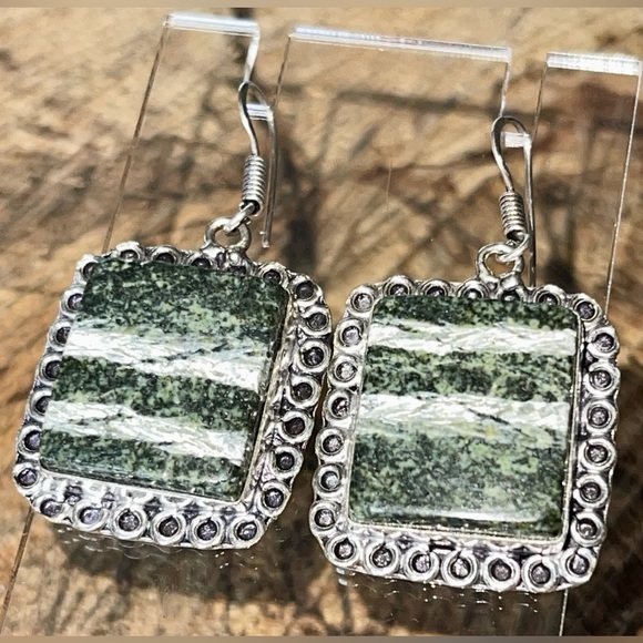 Chrysotile in Serpentine Earrings 1 1/2” - Picture 2 of 7